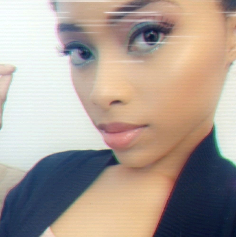 Meet your Posher, Desiree